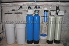 Система фильтрации воды расположенная в трюме  плоскодонной баржы  мощностью 2,0м3/час.  
Система состоит из: 
  1. Подача речной  воды через  фильтр FР-1252-GL удаление мутности. 2. Дозировка гипохлорана (NaOCl) дезинфекция воды и отстаивание. 
  3. Угольный фильтр FPC1252CT  дихлорирование и удаление органических соединений. 
  4. Фильтр ВВ20 угольный картридж СТО- дополнительный фильтр дехлорирование и удаления угольной пыли. 
  5. Универсальные фильтры FK1252ЕК (DUPLECO) 2шт- удаление остаточного железа, жесткости, марганца. 
  6. Ультрафиолетовая лампа E-720 - обеззараживание воды от микроорганизмов.

Дополнительно в помещении столовой для питьевых целей установлен обратный осмос.